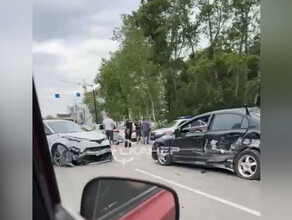 Соцсети около АмГУ в Благовещенске жесткое массовое ДТП из шести машин видео