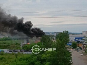 В микрорайоне Благовещенска заметили густой черный дым 