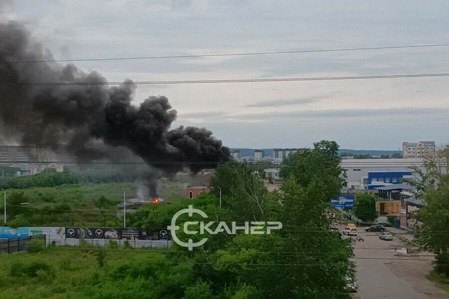 В микрорайоне Благовещенска заметили густой черный дым 