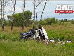 На ходу взорвалось колесо на трассе в Амурской области перевернулся грузовик