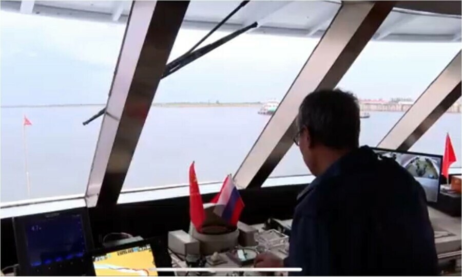 Убедились что граница с Россией охраняется строго На Амур вышел китайский водный патруль видео