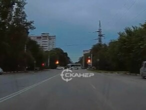 Момент ДТП с вылетевшим на газон авто в Благовещенске попал на видео