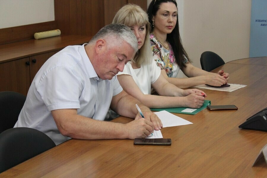 Третий кандидат претендующий на пост губернатора Амурской области подал документы в избирком