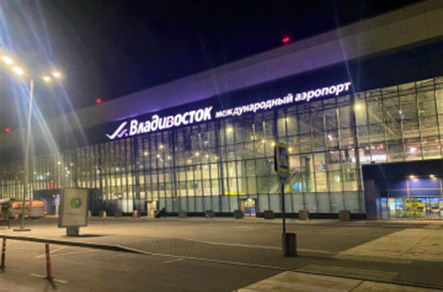 Мужчине летевшему во Владивосток за машиной не хватило спиртного в бизнесклассе