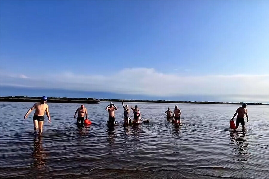 Как же тут красиво пловцы в уезде Сюнькэ доплыли до острова в середине Амура видео