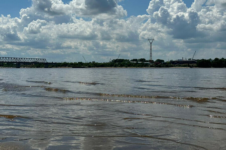 На реке Зее в черте Благовещенска спасли двух молодых людей