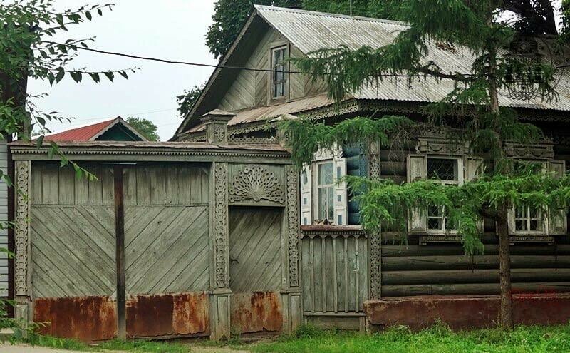 В Благовещенске обнаружено несколько резных деревянных ворот ровесников века фото