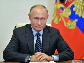 Путин предложил увеличить оплату больничного родителям детей до семи лет