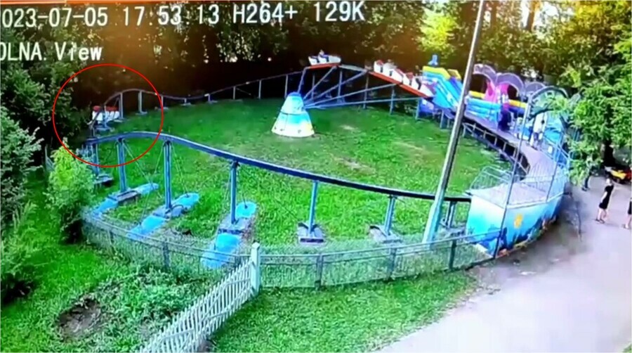 ЧП на Американских горках слетела кабина с детьми