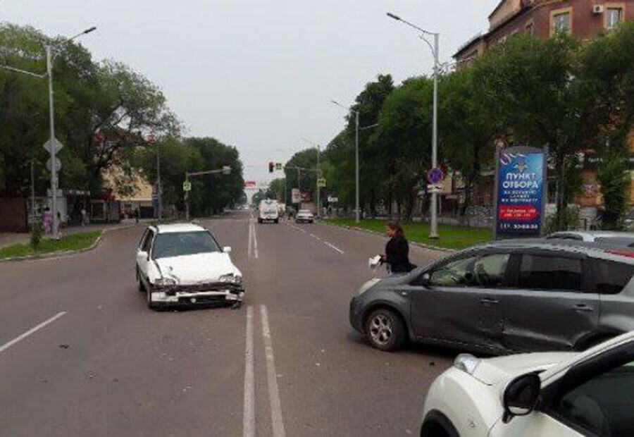 В Благовещенске при столкновении машин из автокресла вылетела годовалая девочка