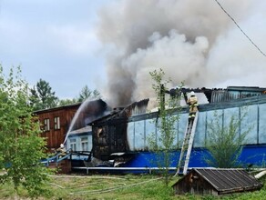 В амурском поселке Восточный полыхала школа видео