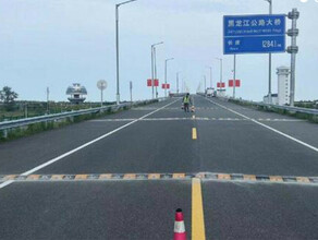 На китайской стороне моста Благовещенск  Хэйхэ установили лежачих полицейских