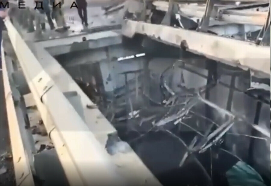 РБК при ЧП на Крымском мосту погибли взрослые члены одной семьи выжила только их дочь видео