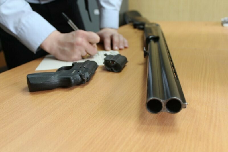 Огнестрельное оружие изъяли у владельцев в Шимановске