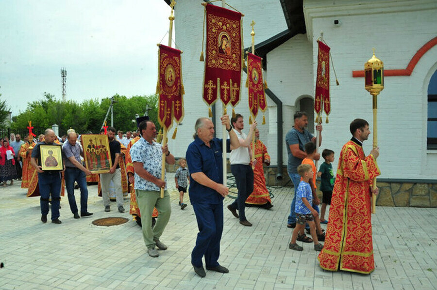 17 июля в честь расстрелянной царской семьи в Свободном прошел крестный ход фото