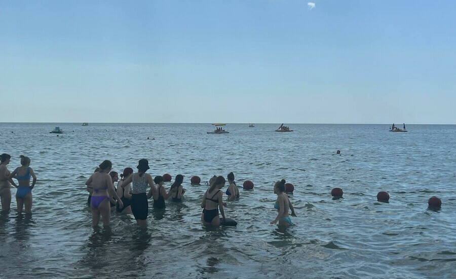 Детей госпитализировали после купания в Черном море