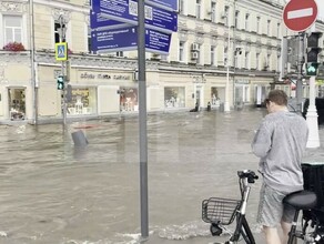 Как в Благовещенске улицы Москвы затопило после грозового ливня а в Совете Федерации протекла крыша видео