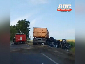 На трассе Благовещенск  Гомелевка в кювете оказался КамАЗ видео