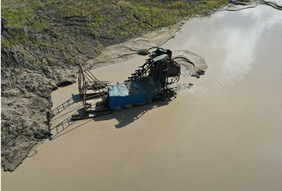 Очередного добытчика золота в Амурской области наказали рублем за загрязнение ручья