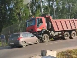 В Амурской области еще одно странное ДТП Иномарка заехала под самосвал