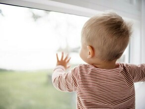 В Белогорске из окна выпал маленький мальчик Ребенок в реанимации