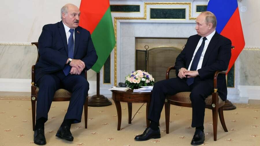 Президент Беларуси заявил что его начали напрягать вагнеровцы они хотят идти на Варшаву