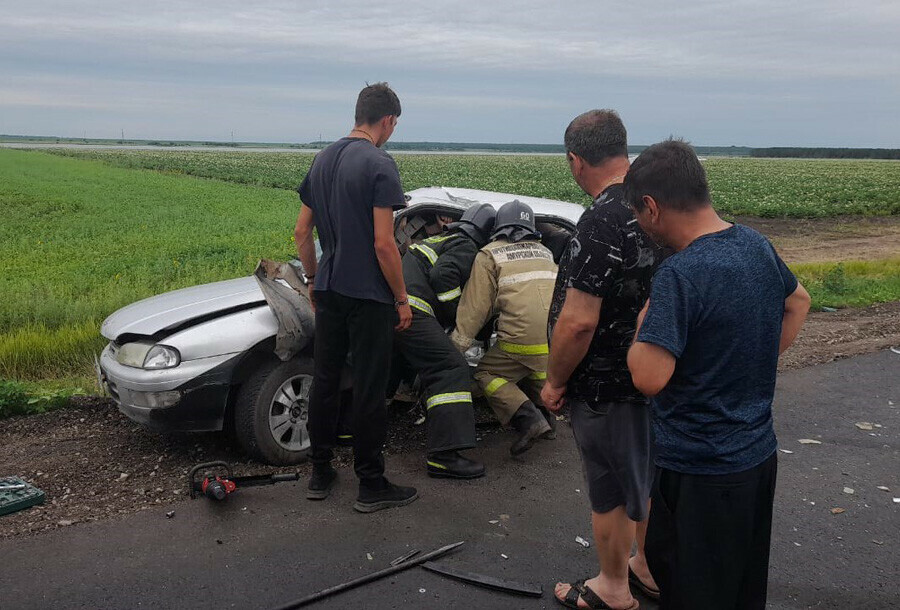 В ДТП около Тамбовки амурчанина зажало в машине 