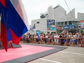 Масштабный концерт в поддержку участников СВО состоялся в Благовещенске фото