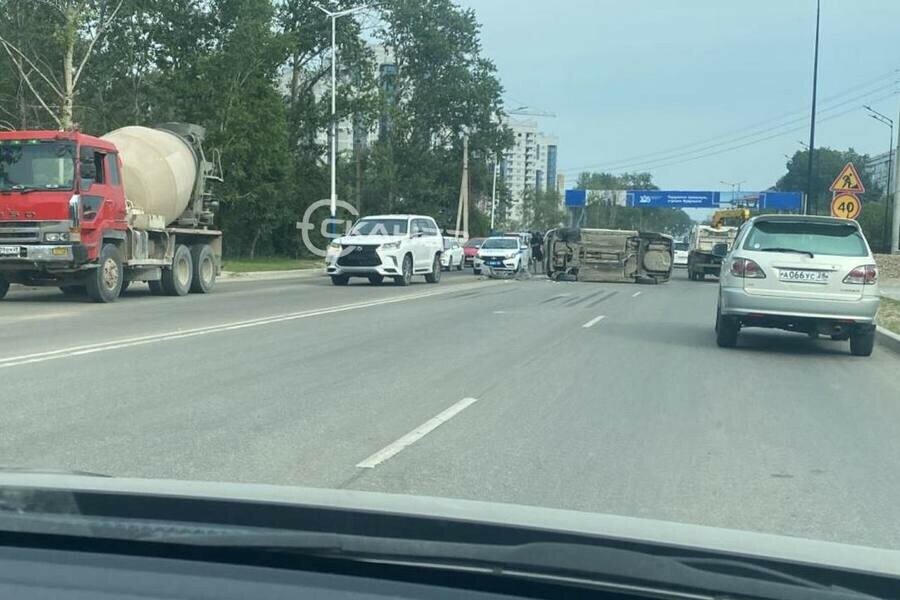Жесткое ДТП с опрокидыванием авто произошло в Благовещенске фото видео