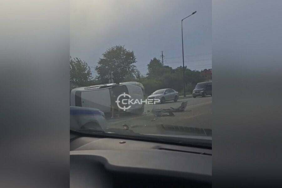 ГИБДД Благовещенска прокомментировала жесткую автоаварию с опрокидыванием в микрорайоне 