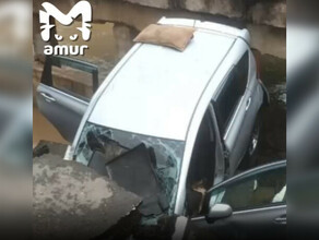 Изза дождей в Приморье рухнул мост в провал ушла иномарка видео