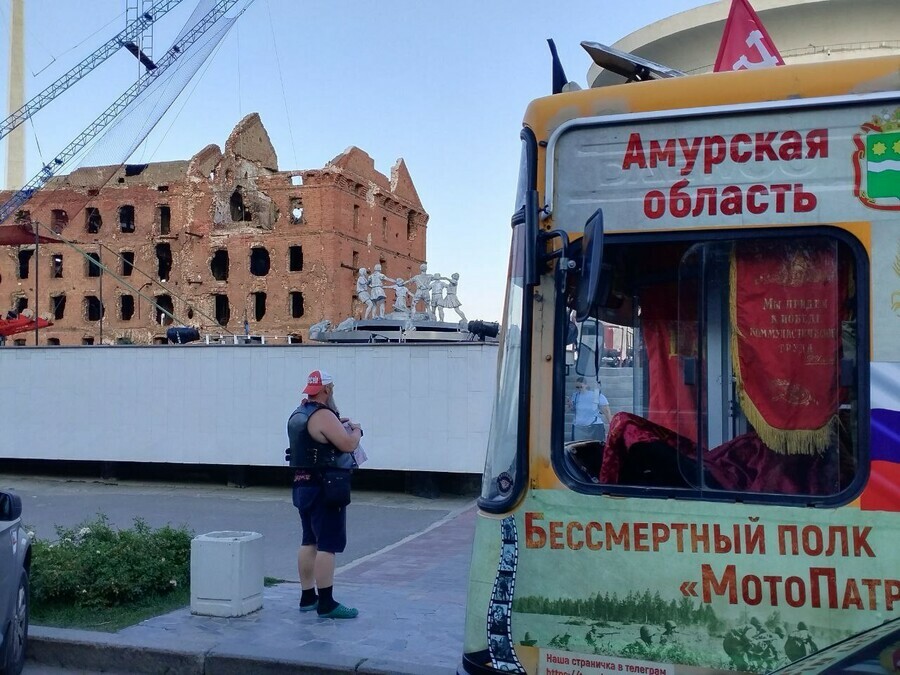Мы в Сталинграде Автобус Победы проводит экскурсии за 8 000 километров от Благовещенска 