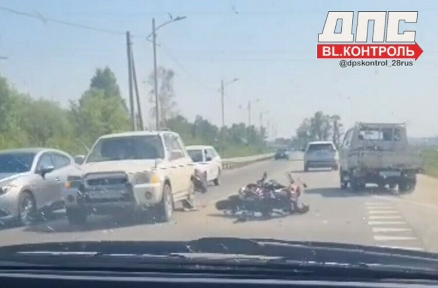 О ДТП на Новотроицком шоссе с участием мотоциклиста рассказали в ГИБДД Благовещенска 