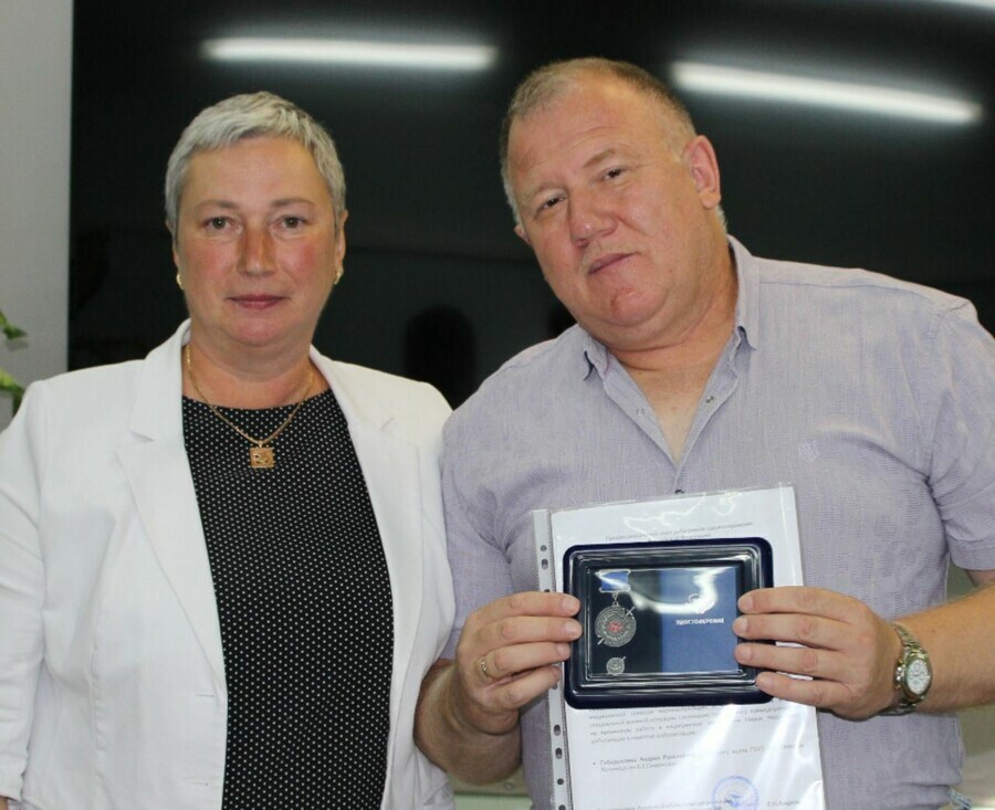 В Амурской области врачаучастника СВО наградили медалью За самоотверженность и профессионализм