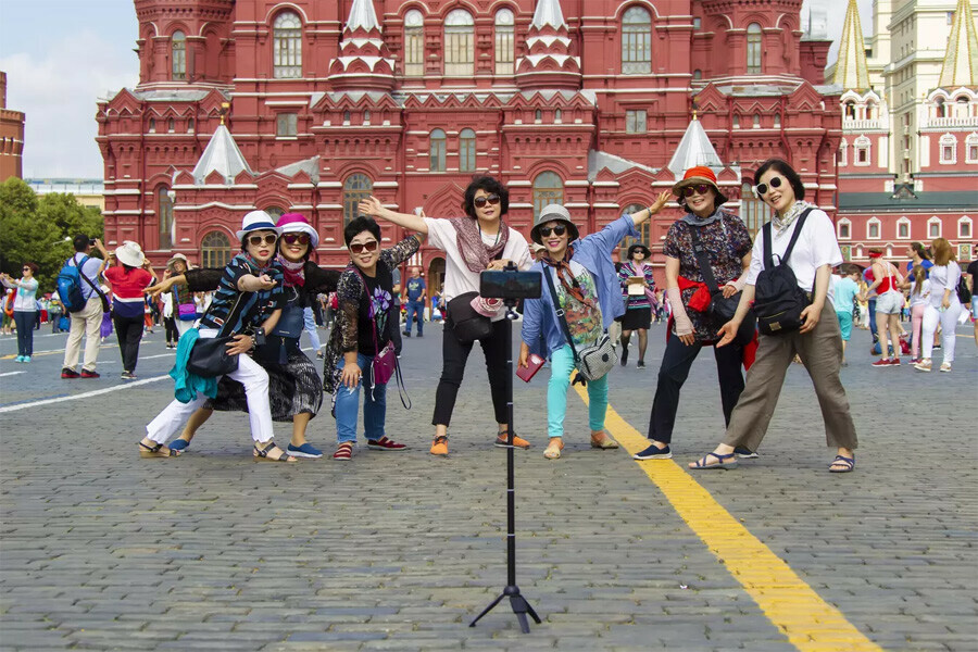 В Россию прилетает первая безвизовая группа туристов из Китая Россияне ждут своей очереди