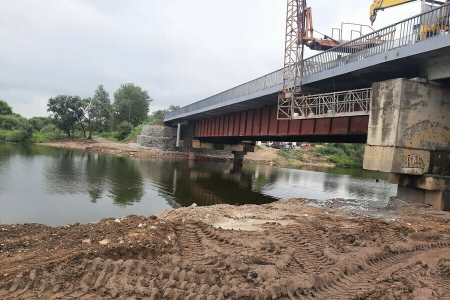 Мост в Благовещенском районе который продолжают ремонтировать расширили фото 