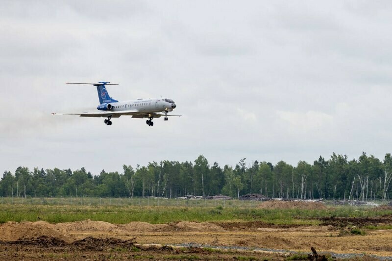Аэропорт амурского космодрома Восточный принял первый самолет