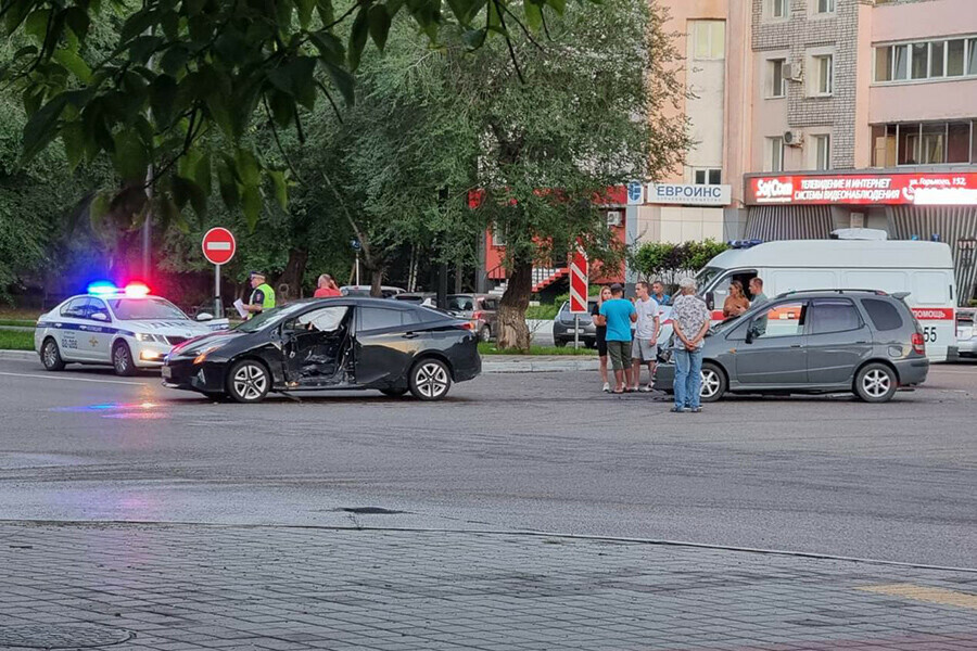 Две женщины пострадали в жестком ДТП в центре Благовещенска