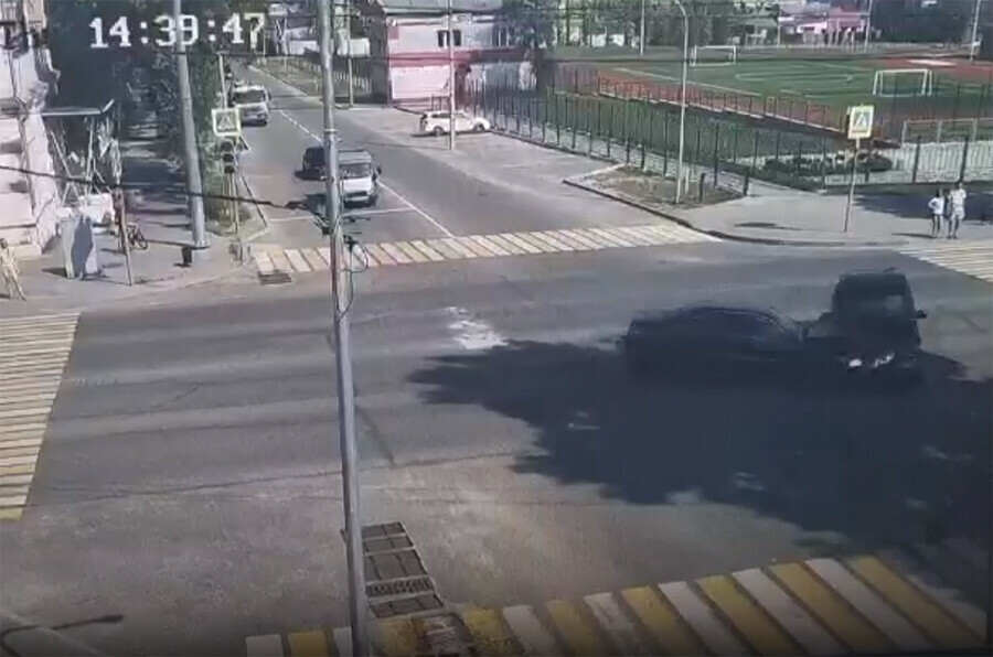 В Свободном пострадали водители двух столкнувшихся машин фото видео