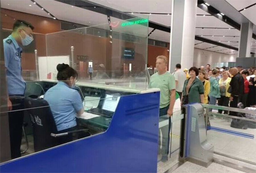 Номер паспорта первого туриста без визы въехавшего в Китай опубликовали в китайских соцсетях