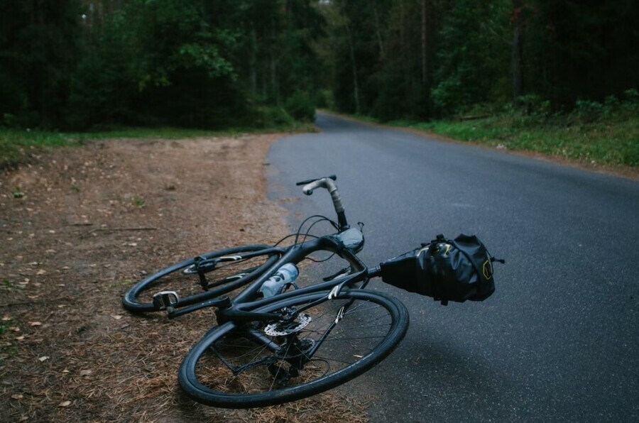 В Приамурье пьяный водитель без прав на Жигулях насмерть сбил велосипедиста и скрылся