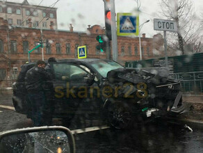 Момент столкновения внедорожников в Благовещенске попал на видео