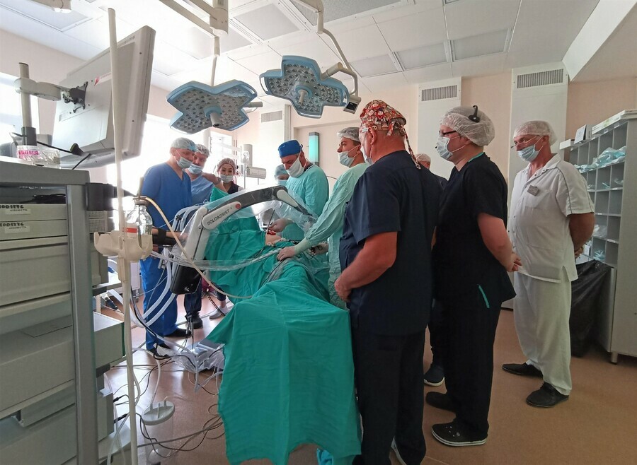 В Амурской областной больнице пациента впервые прооперировали с помощью робота
