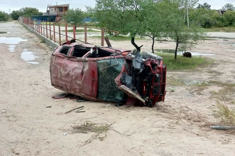 В Приамурье перевернулся автомобиль в котором было пять человек фото 