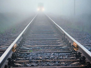 Неизвестный мужчина попал под поезд в Свободном и погиб