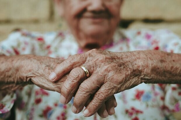 Отказавшаяся выходить на пенсию 99летняя женщина назвала секрет долгой жизни