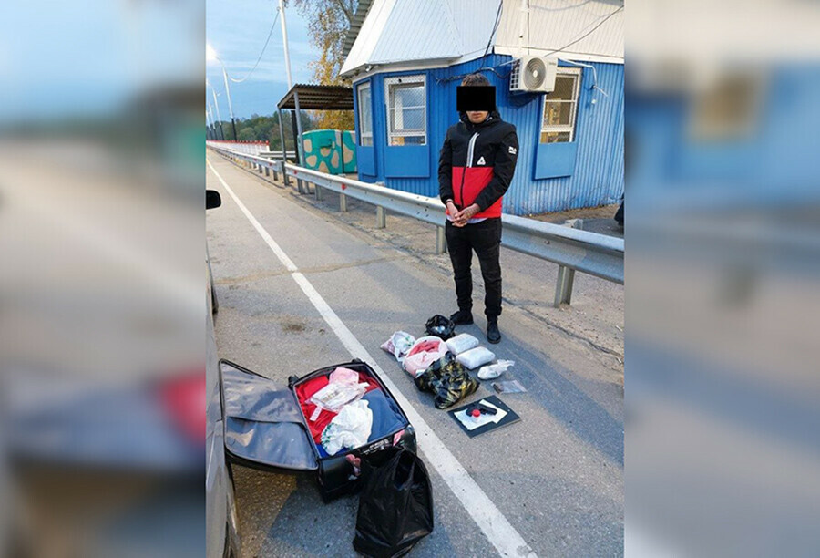 Наркотики распространял в Амурской области и Хабаровске житель Забайкалья