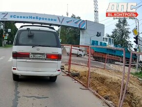 Раскачались даже опоры большегруз повредил провода в центре Благовещенска видео 