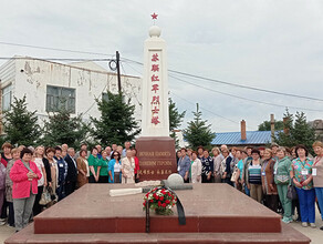 Хранящие память в Китае ветераны Амурской области возложили цветы к памятникам советских воинов