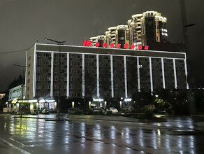 Гостиница в центре Благовещенска заиграла новыми цветами фото